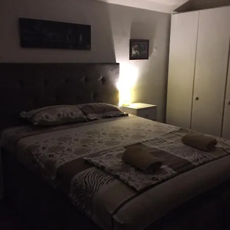 Birboni Pul Zemun Apartment *